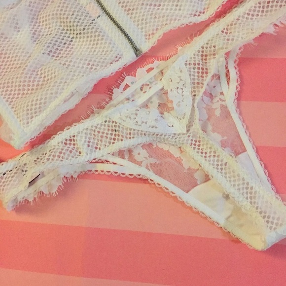 VS Bridal Floral Lace Crystal Bra panty set! - Picture 7 of 7
